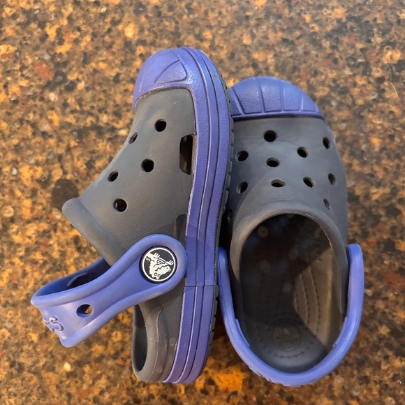 Toddler 7 crocs - Picture 1 of 3